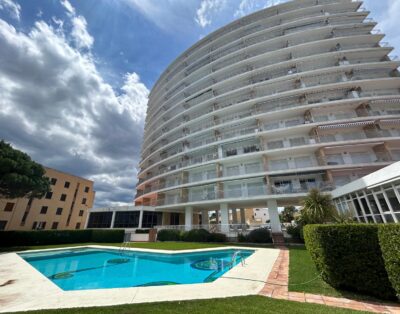 Apartment on the seafront with great sea views L’Escala