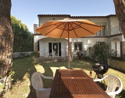 House quiet area and garden 5’from Riells Beach